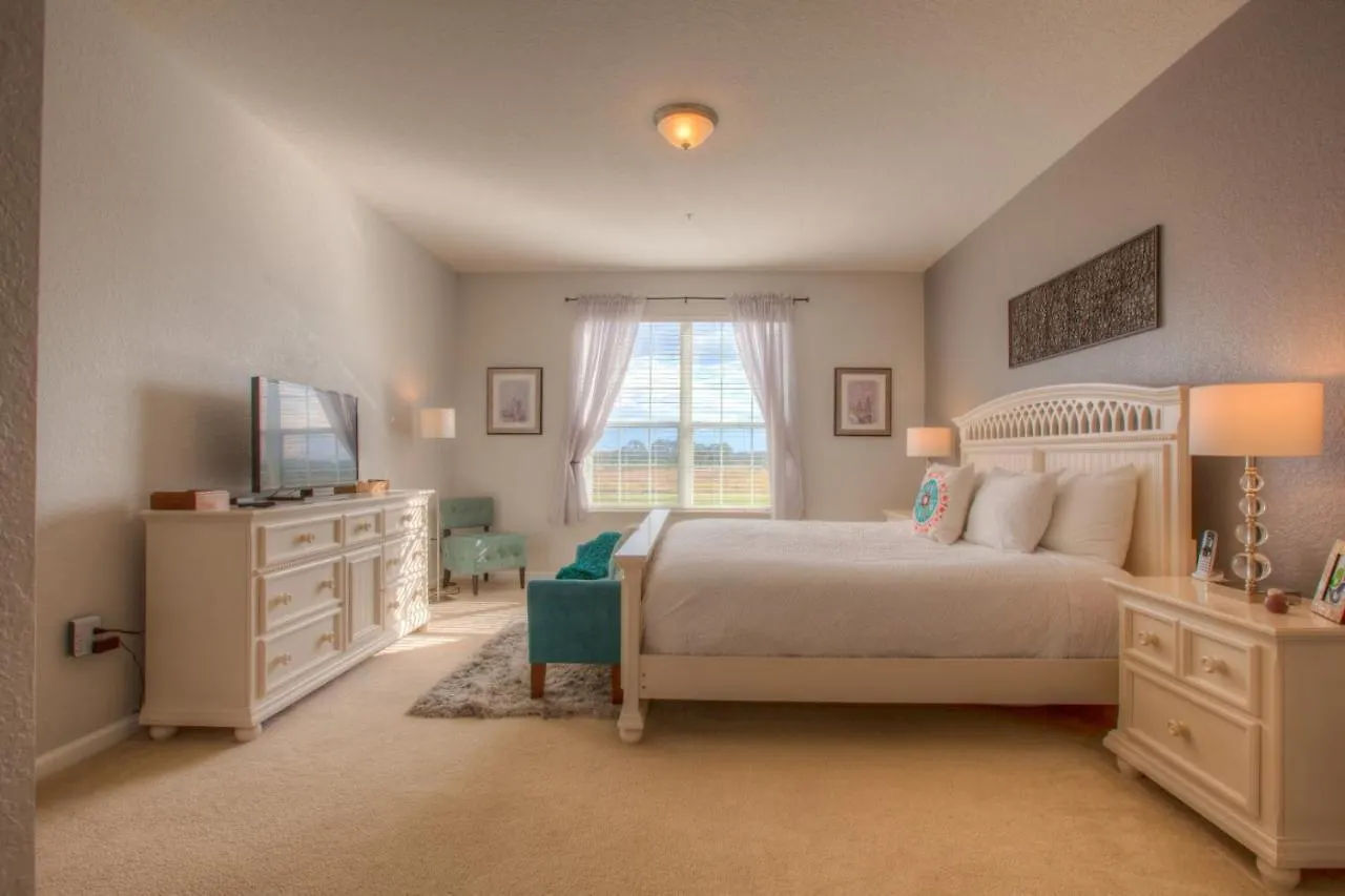 Stunning Lakeview Wprivate Balcony *