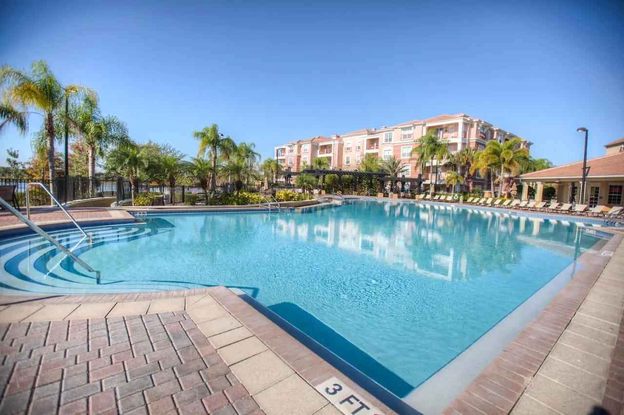 Stunning Lakeview Wprivate Balcony Apartment *