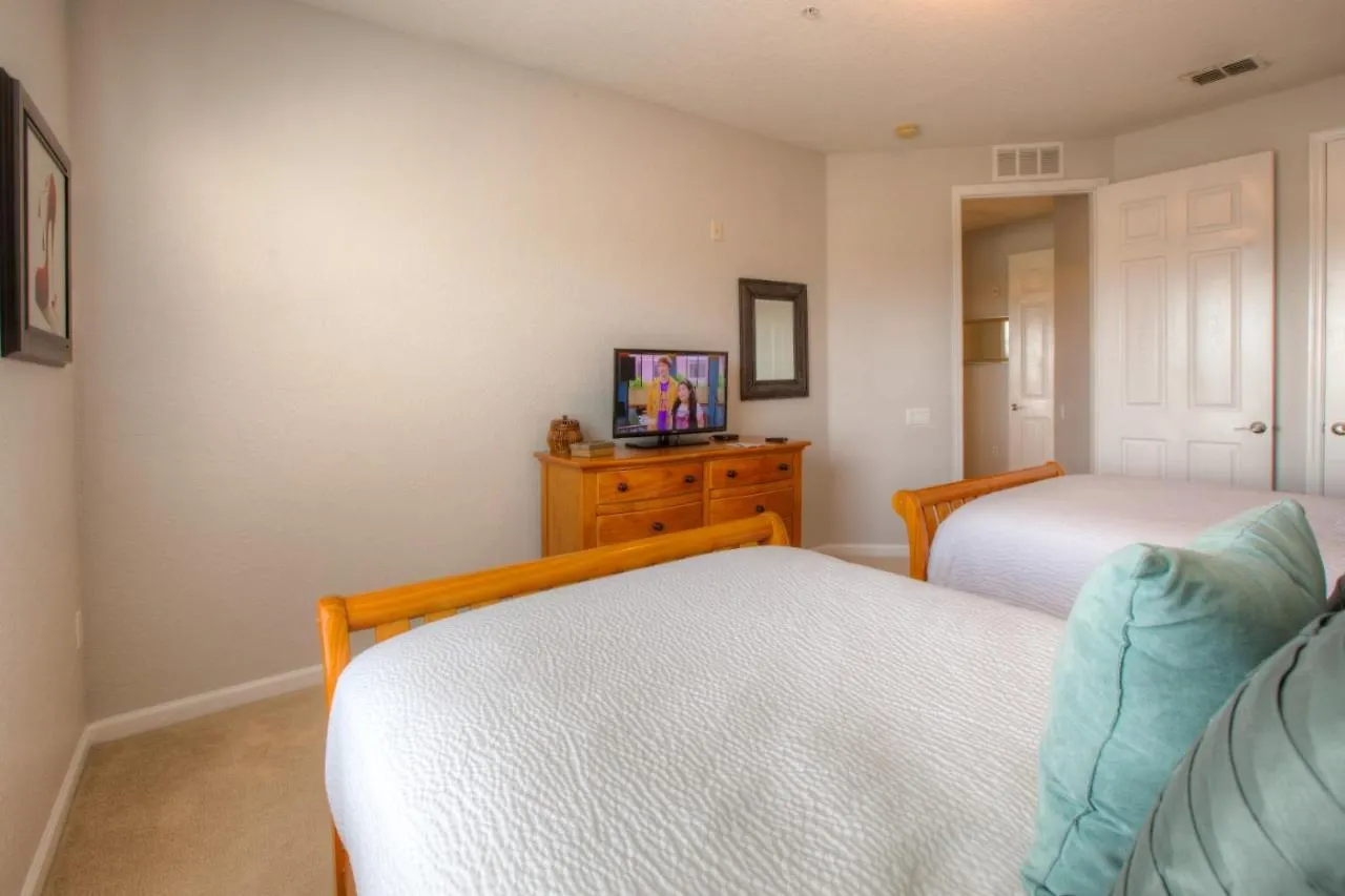 Apartment Stunning Lakeview Wprivate Balcony