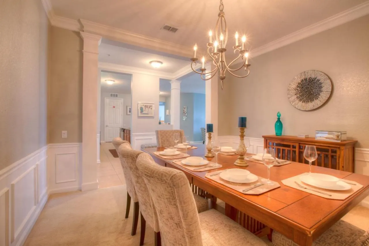 Stunning Lakeview Wprivate Balcony *