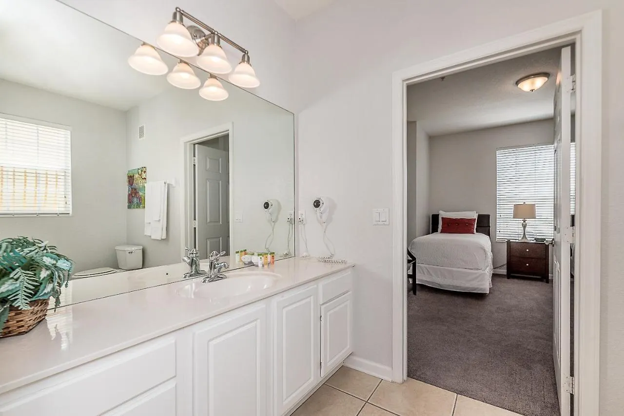 Beautiful Vista Cay Condo, Near *