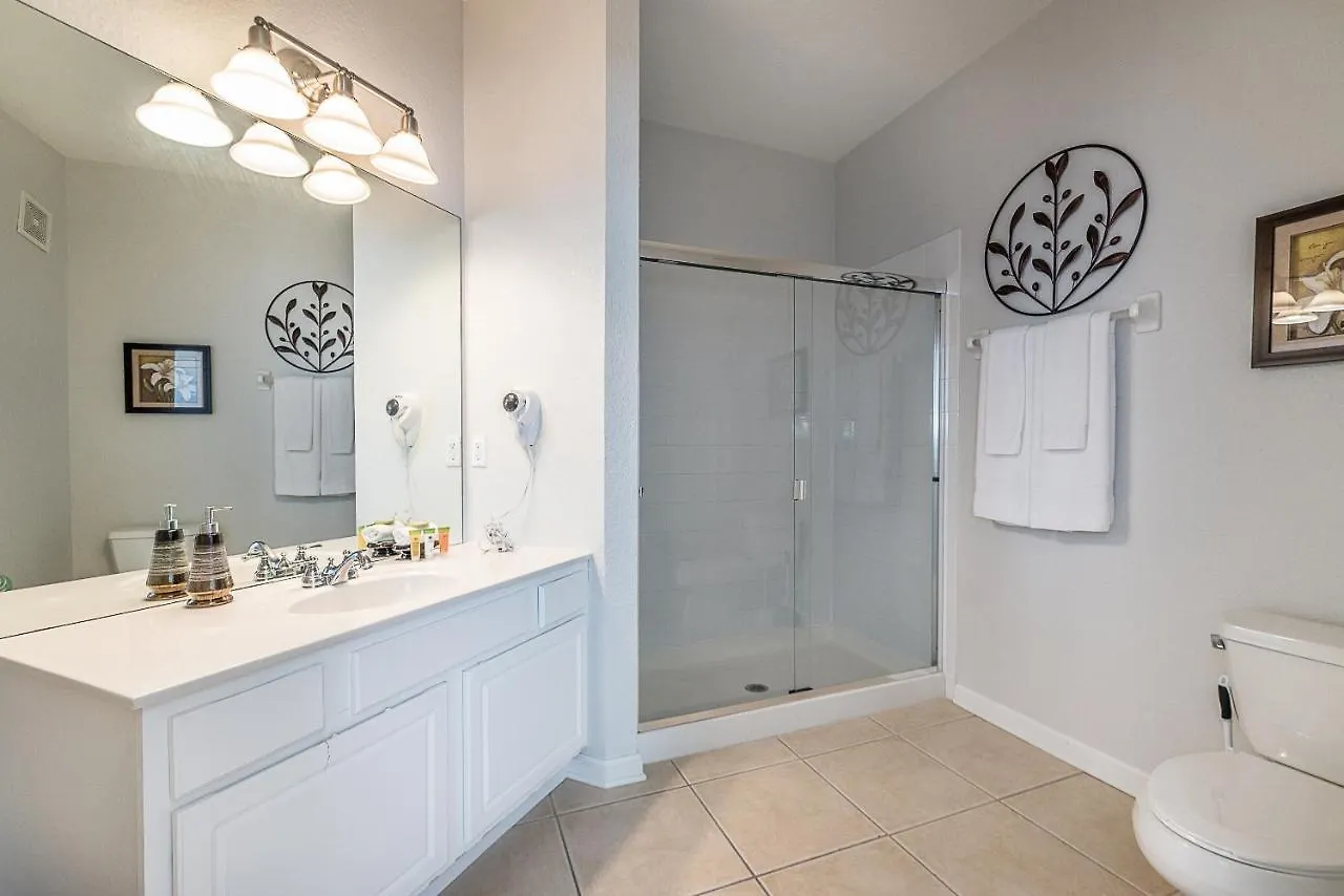 Beautiful Vista Cay Condo, Near