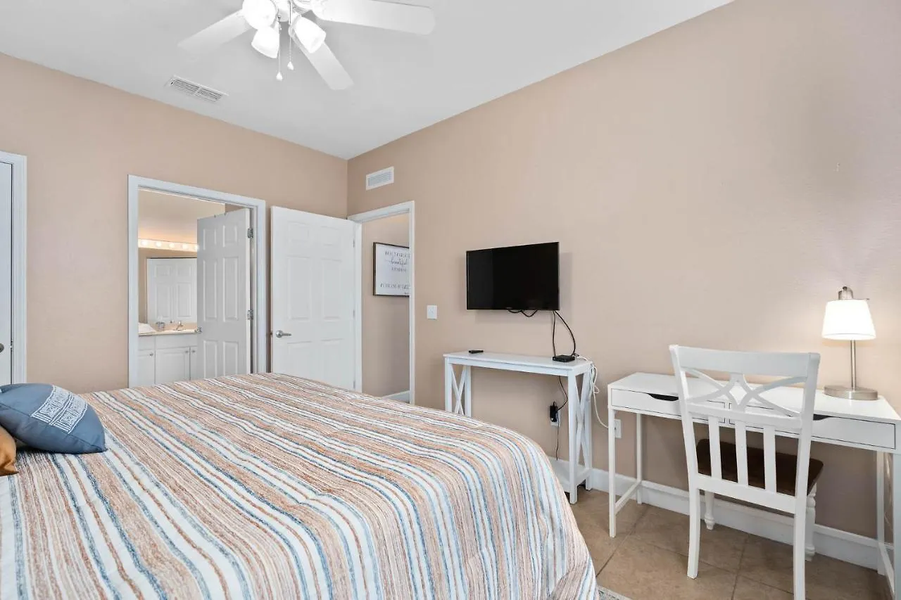 Casa de Férias Charming Townhouse With 2 King & Amazing Pool Only 10 Mins To *