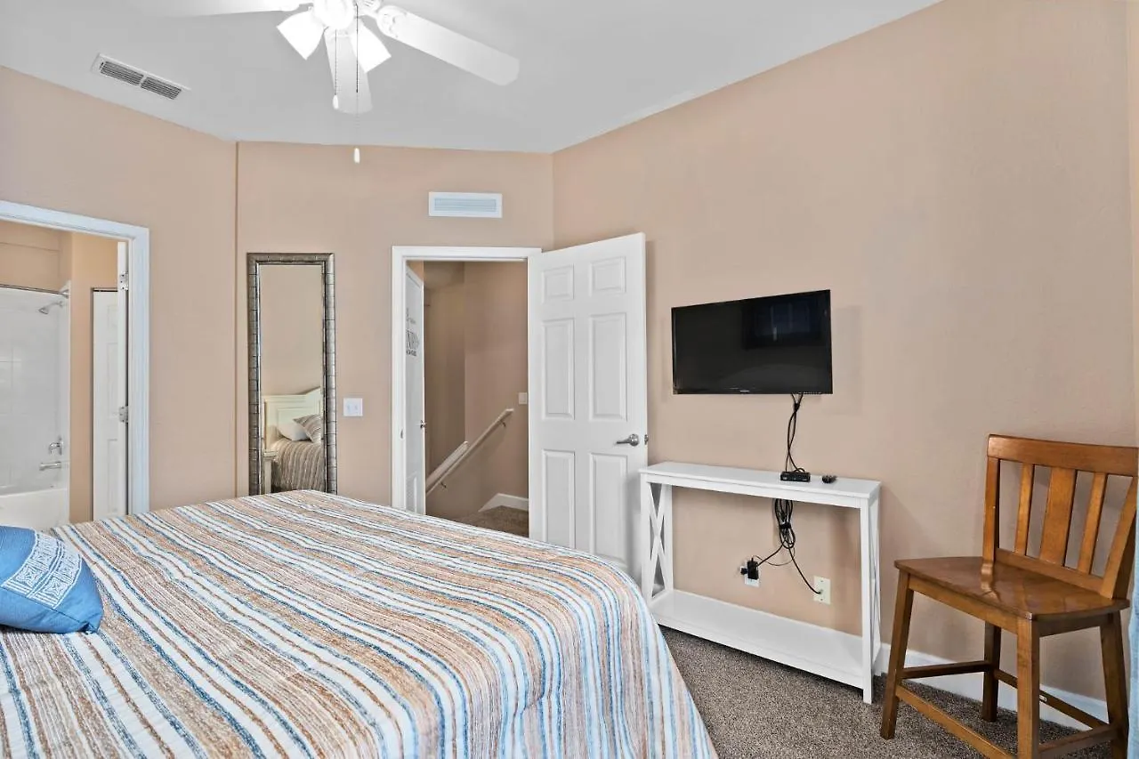 Charming Townhouse With 2 King & Amazing Pool Only 10 Mins To