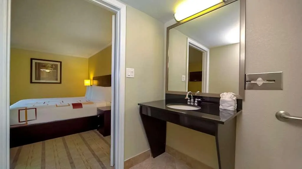 Hotel Galleria Palms Orlando - Free Theme Park Shuttles 3*