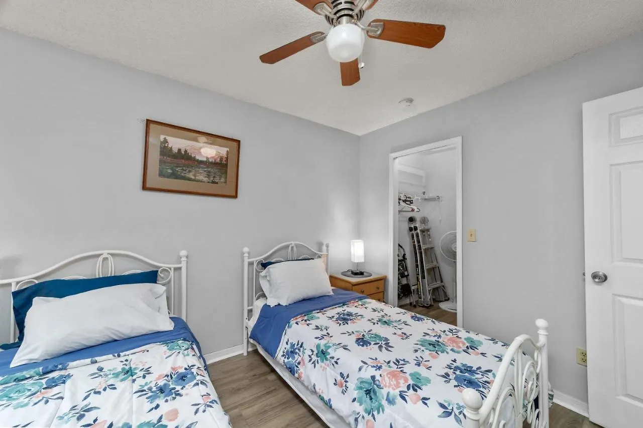 Holiday home Mickey's Backyard Neighbor! 2 Bedrooms *