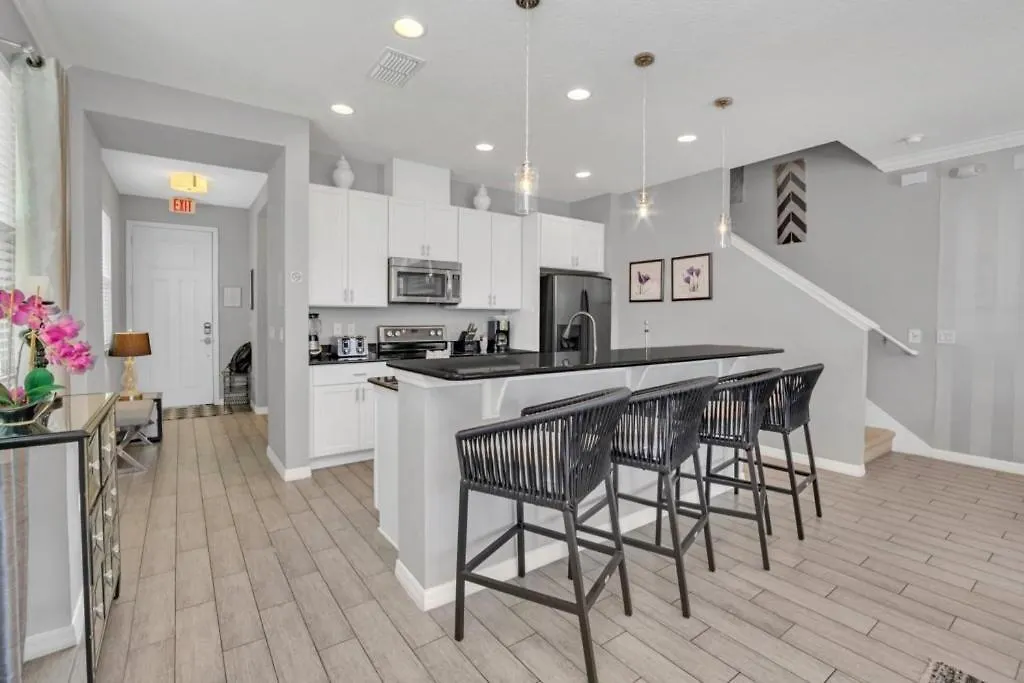 4 Bed Townhome With Private Pool Near Disney! Townhouse *
