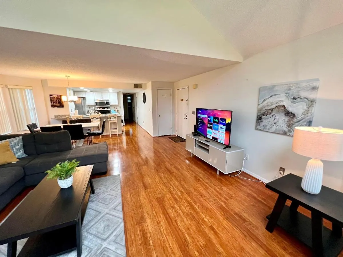 Grand Deluxe 3br Near Parks Apartment