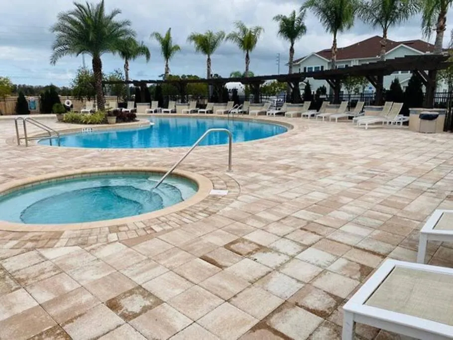 Super Comfy And Spacious 3 Bedroom 10 Minutes From Disney, With Major Shopping 4 Minutes Away