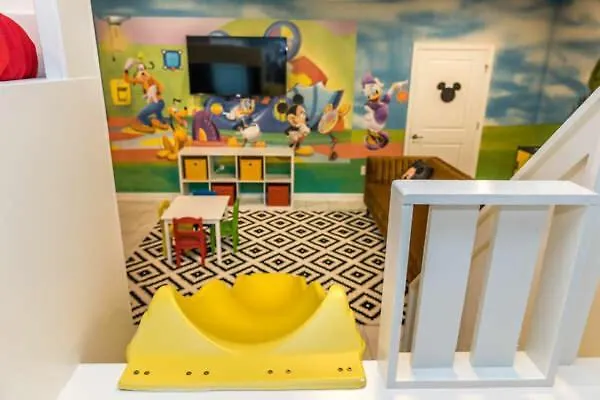 Holiday home Magical Family 8min Disneyworld Pool/spa Sleeps 22