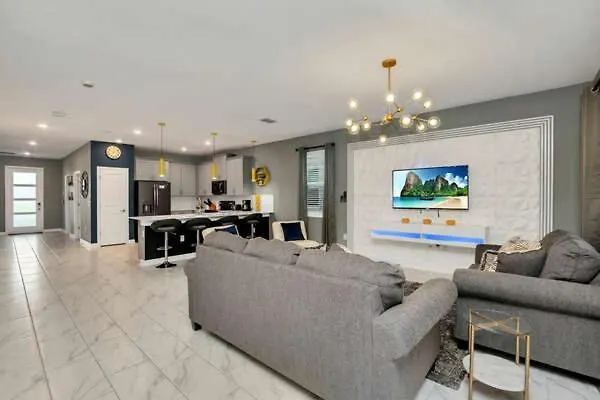 Holiday home Magical Family 8min Disneyworld Pool/spa Sleeps 22 *