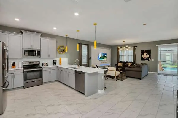 Holiday home Magical Family 8min Disneyworld Pool/spa Sleeps 22 Kissimmee