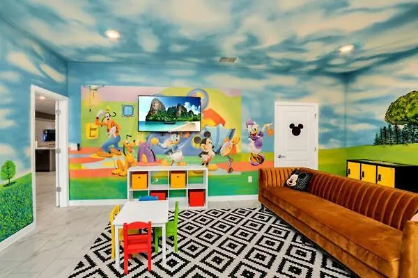 Holiday home Magical Family 8min Disneyworld Pool/spa Sleeps 22 Kissimmee