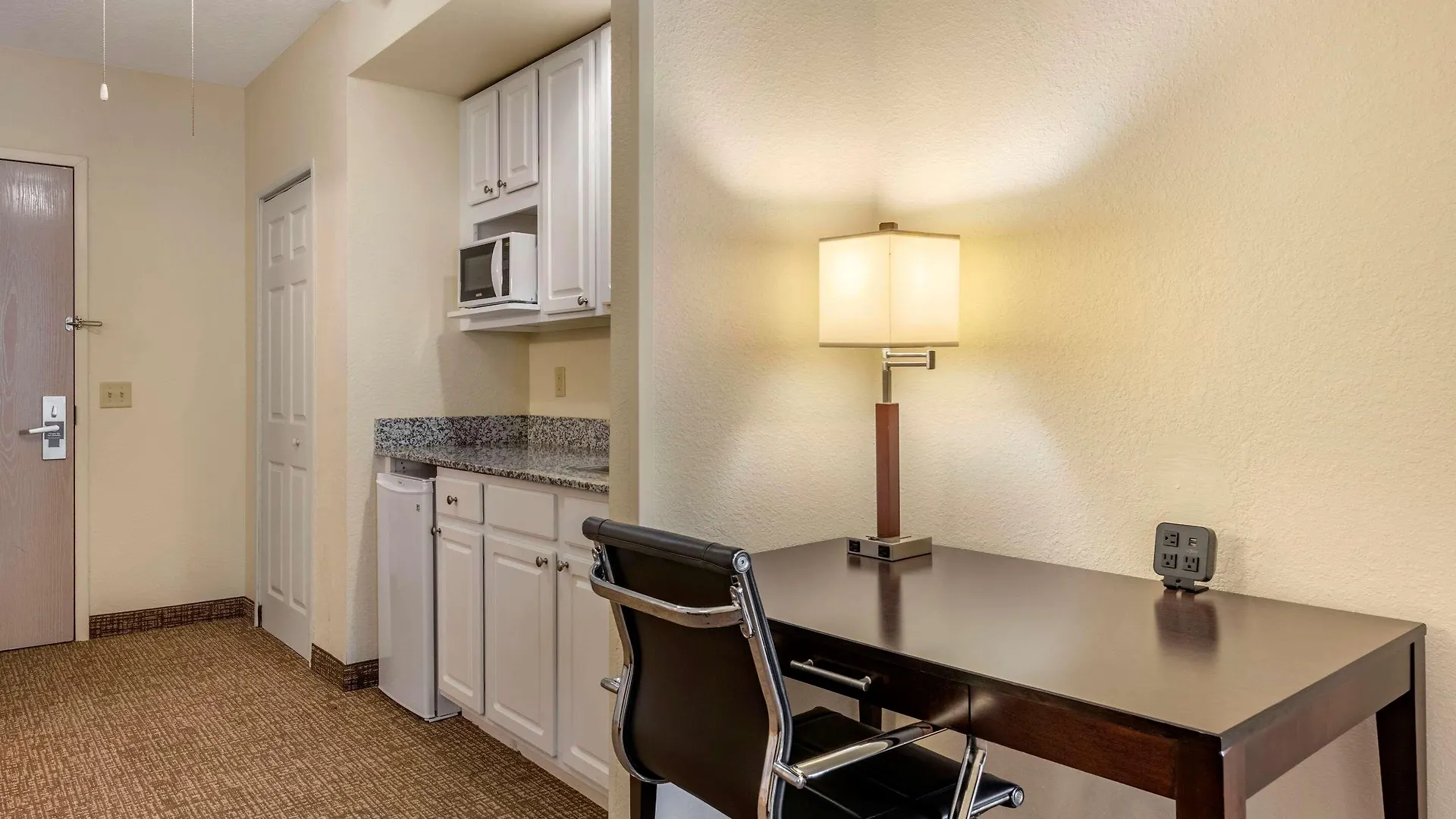 Comfort Maingate East 3* Селебрейшн