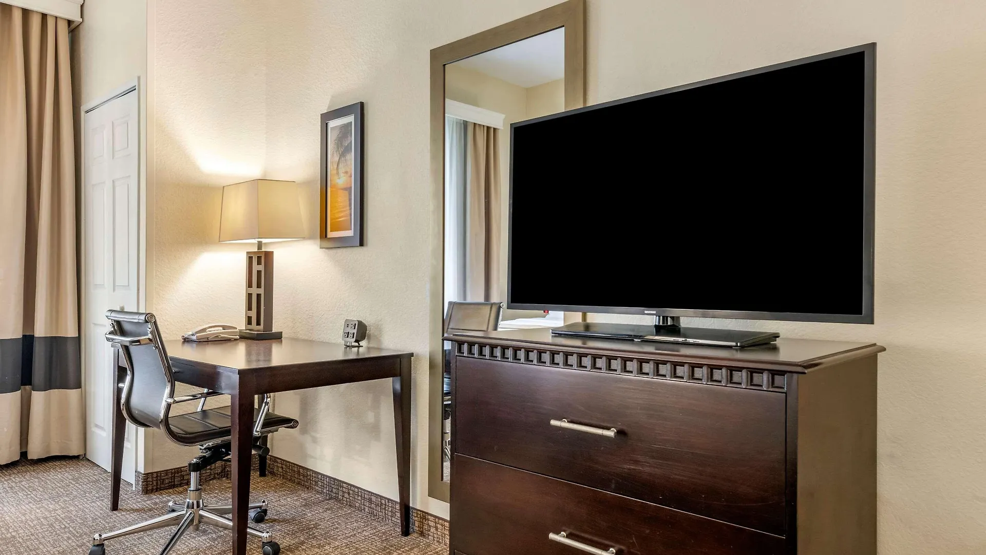 Comfort Maingate East Отель