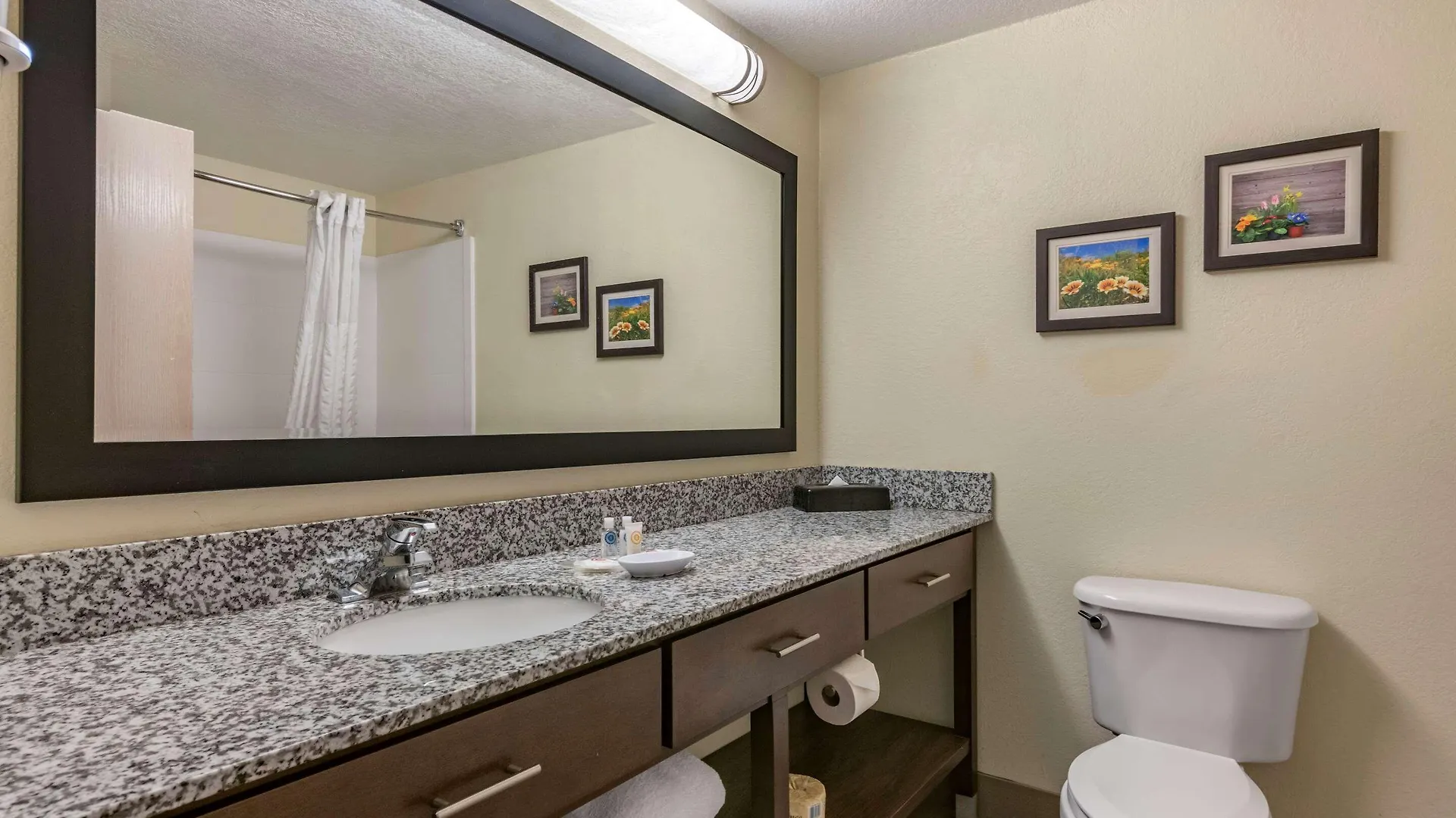 Comfort Maingate East Отель Селебрейшн