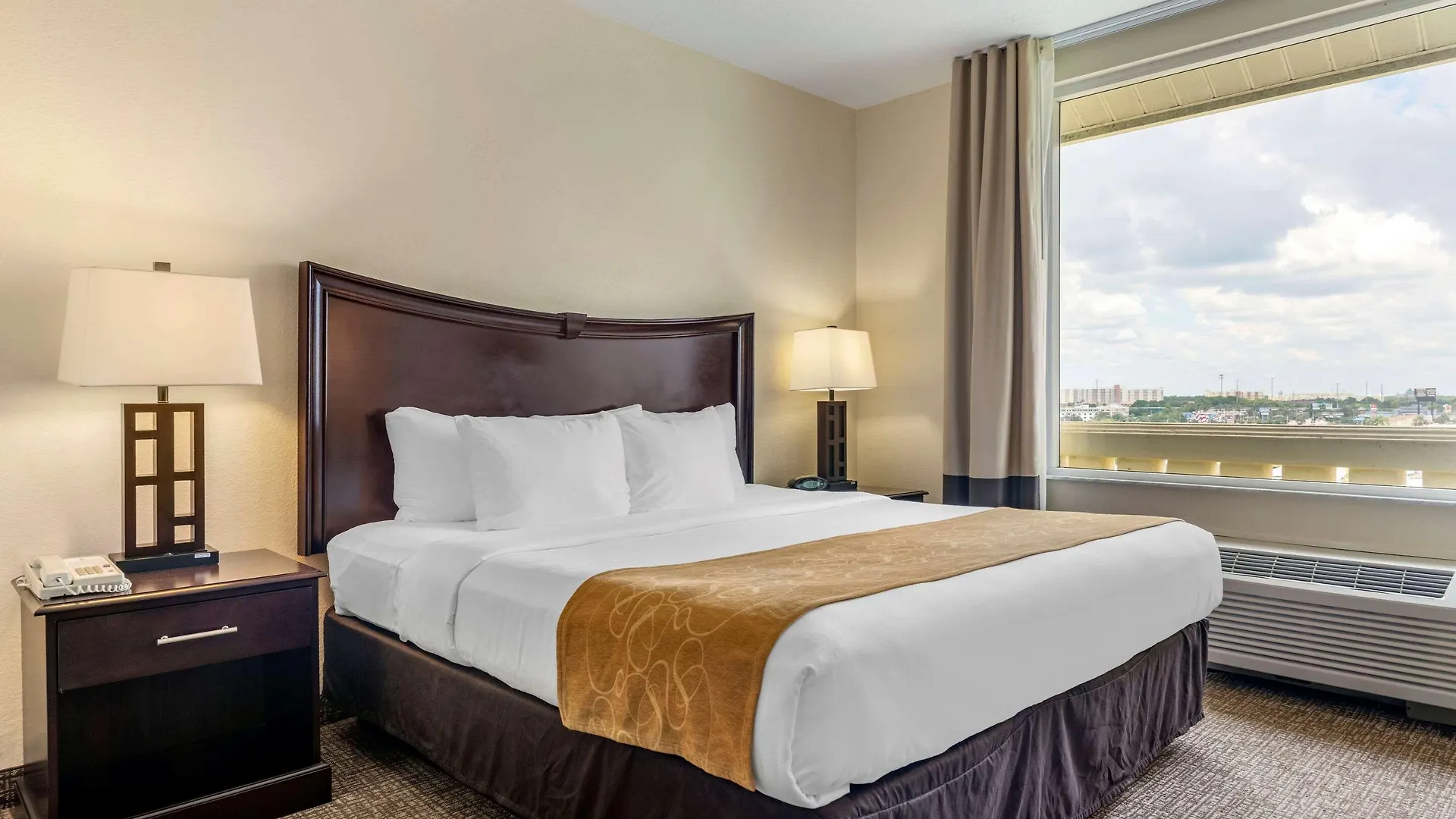 Comfort Maingate East Отель Селебрейшн