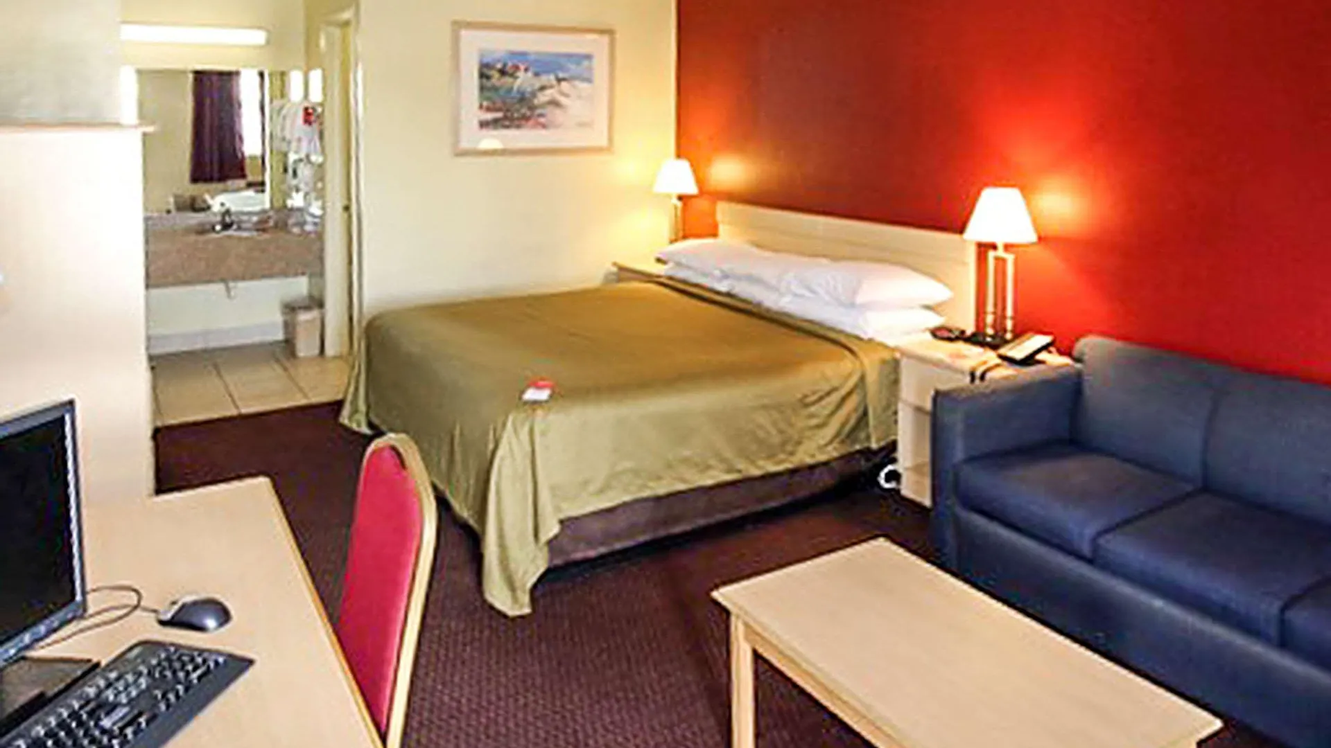 Hotel Econo & Maingate Central 2*