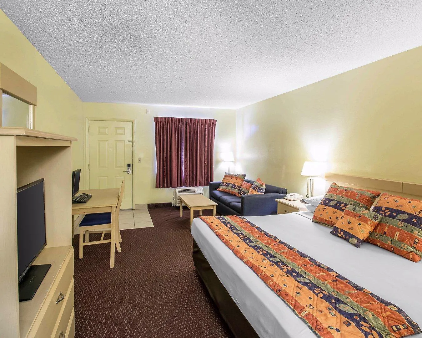 Hotel Econo & Maingate Central
