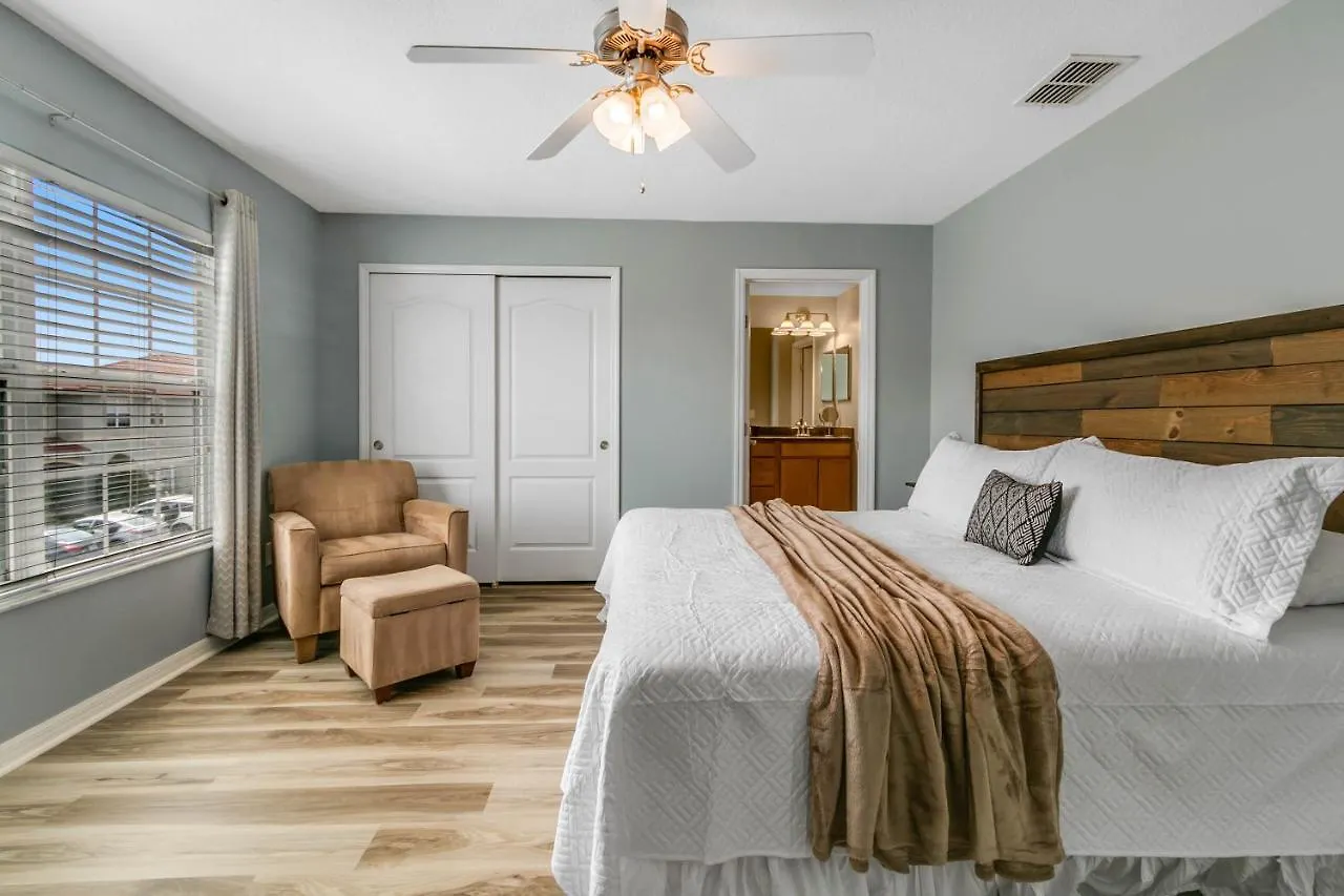 4 Bedroom- 3 Bathroom Paradise Palms 8957 Cp *