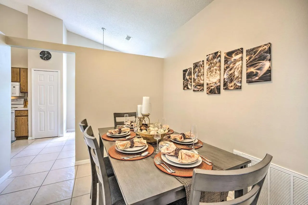 Holiday home Bright And Airy With Private Pool!