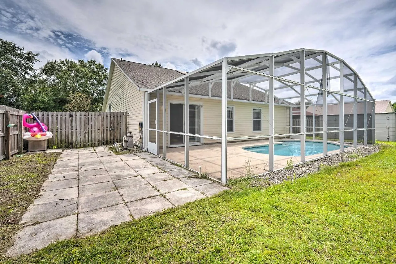 Holiday home Bright And Airy With Private Pool!