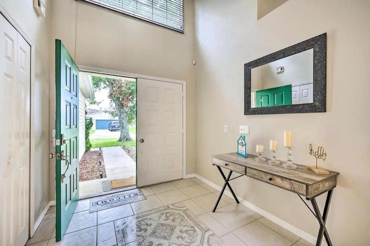 Bright And Airy With Private Pool!