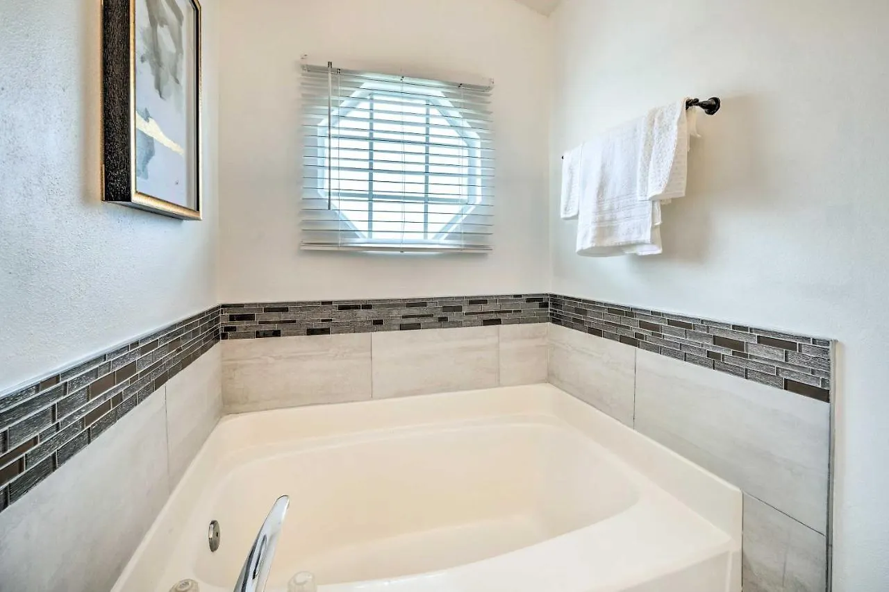 Holiday home Bright And Airy With Private Pool! *