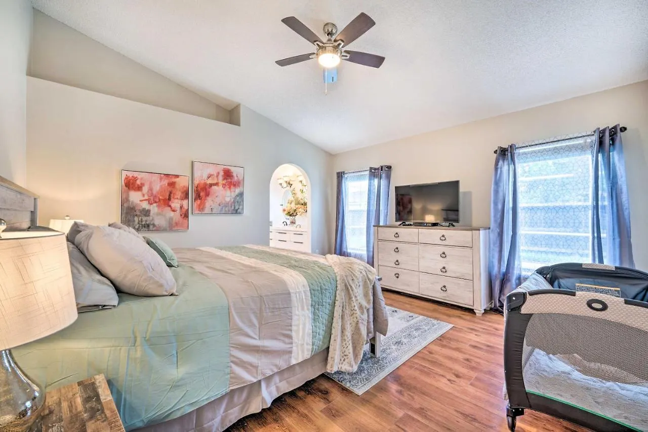 Bright And Airy With Private Pool!