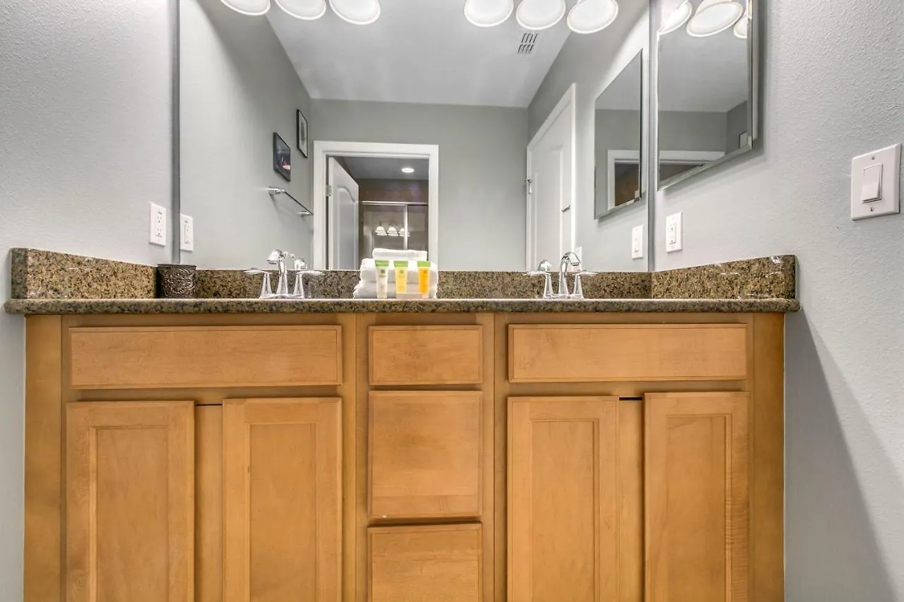 4 Bedroom- 3 Bathroom Paradise Palms 8957 Cp