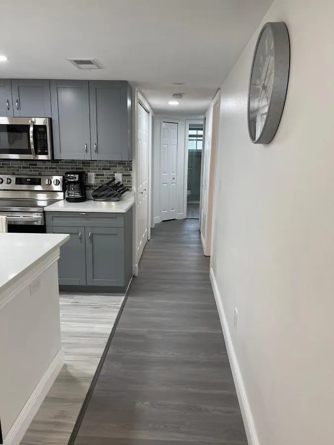 Fabulous 8 Pax Close