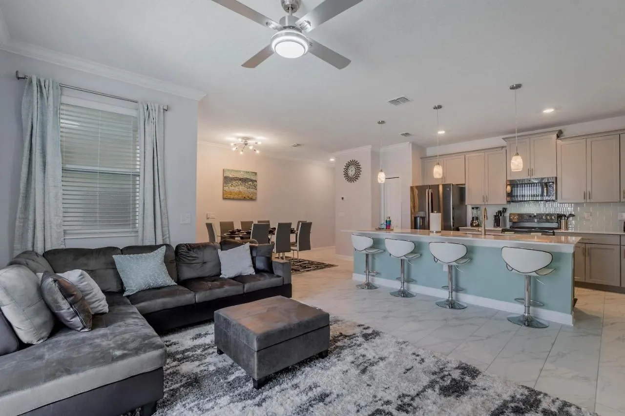 Family Townhome At Storey Min From