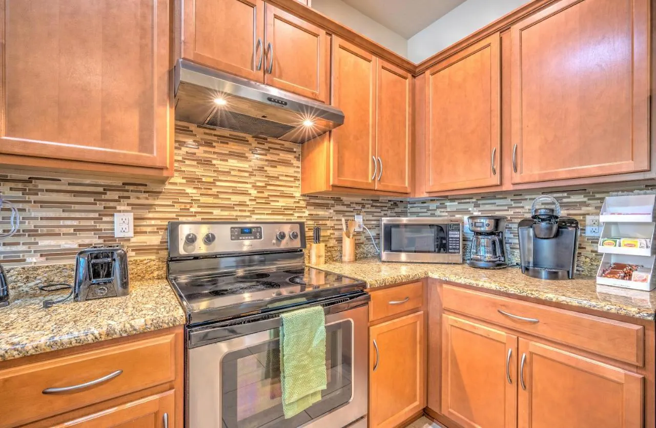 4 Bedroom Sunhaven Townhouse With Pool Near *
