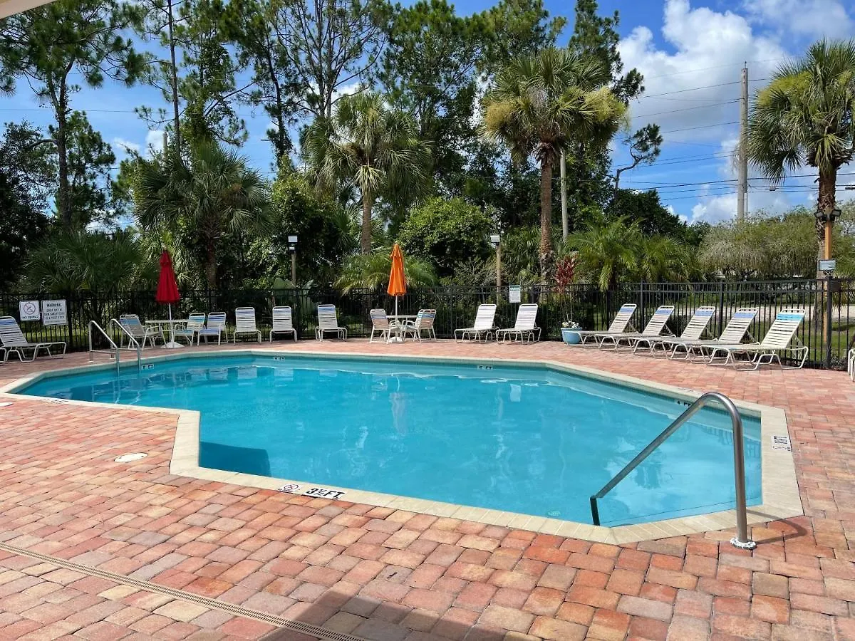 Fabulous 8 Pax Close Apartment