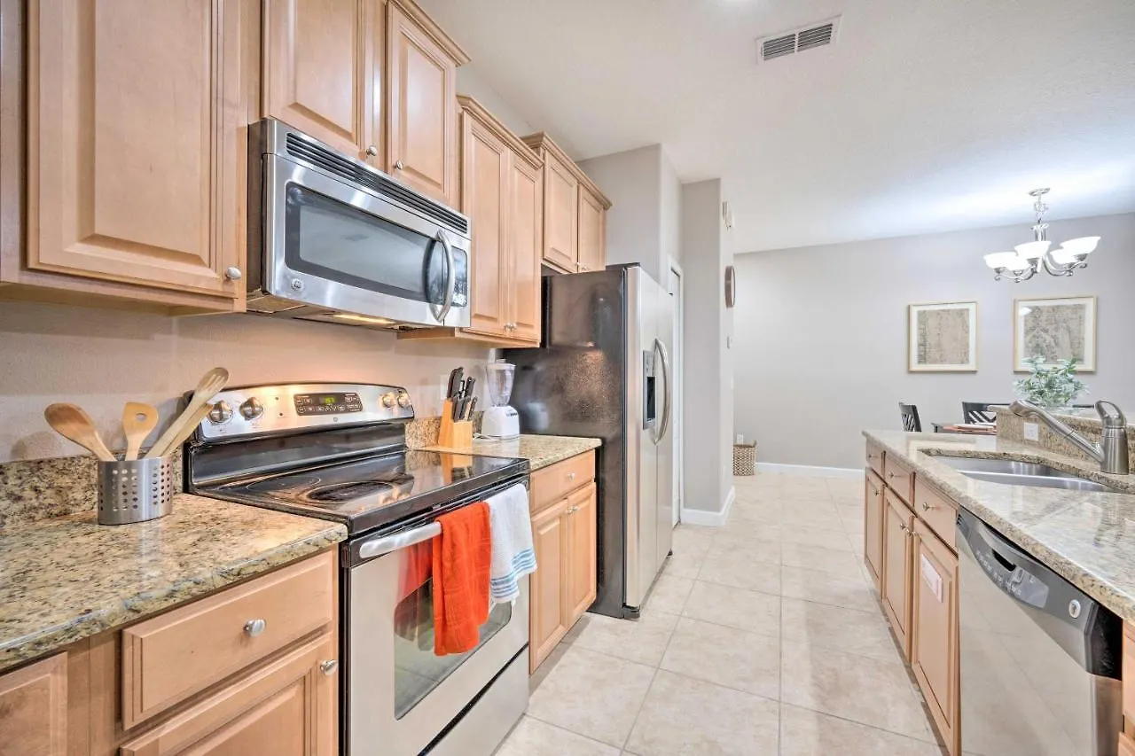 Townhouse With Private Pool And Grill! Holiday home Kissimmee