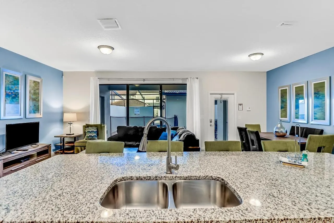 Windsor At Westside: The Lanai King