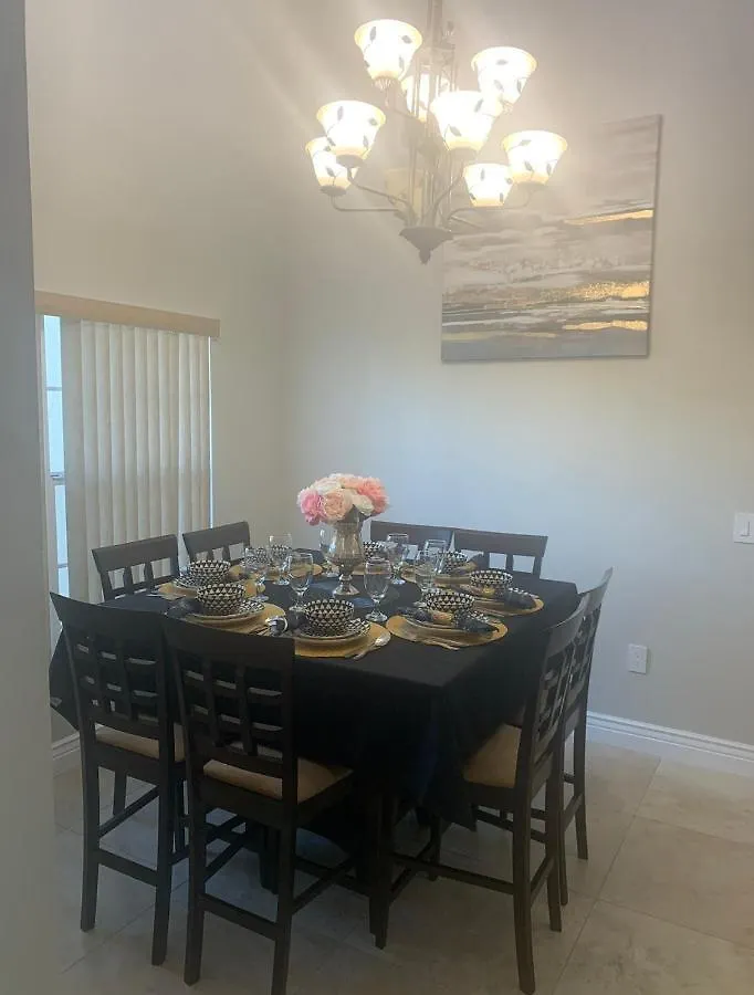 Beautiful And Spaces 5 Bedroom Close To Dom wakacyjny *