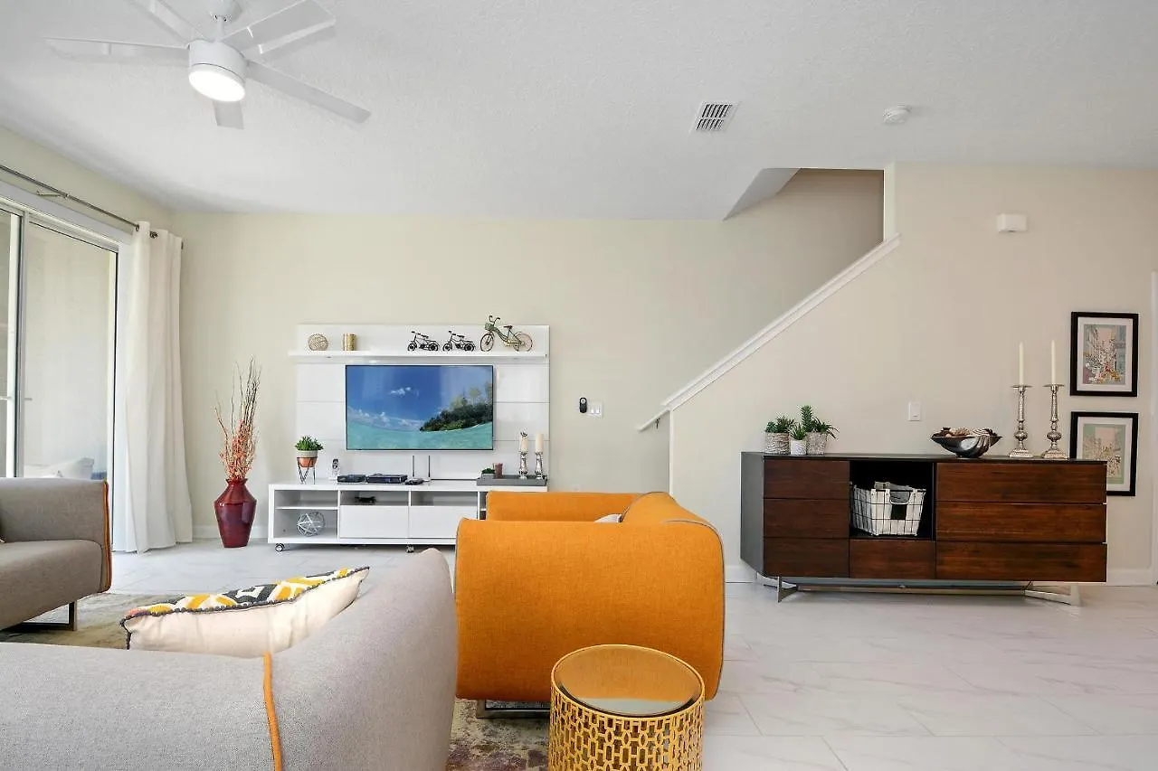 Storey Amenities Include And Private Pool Nyaraló *