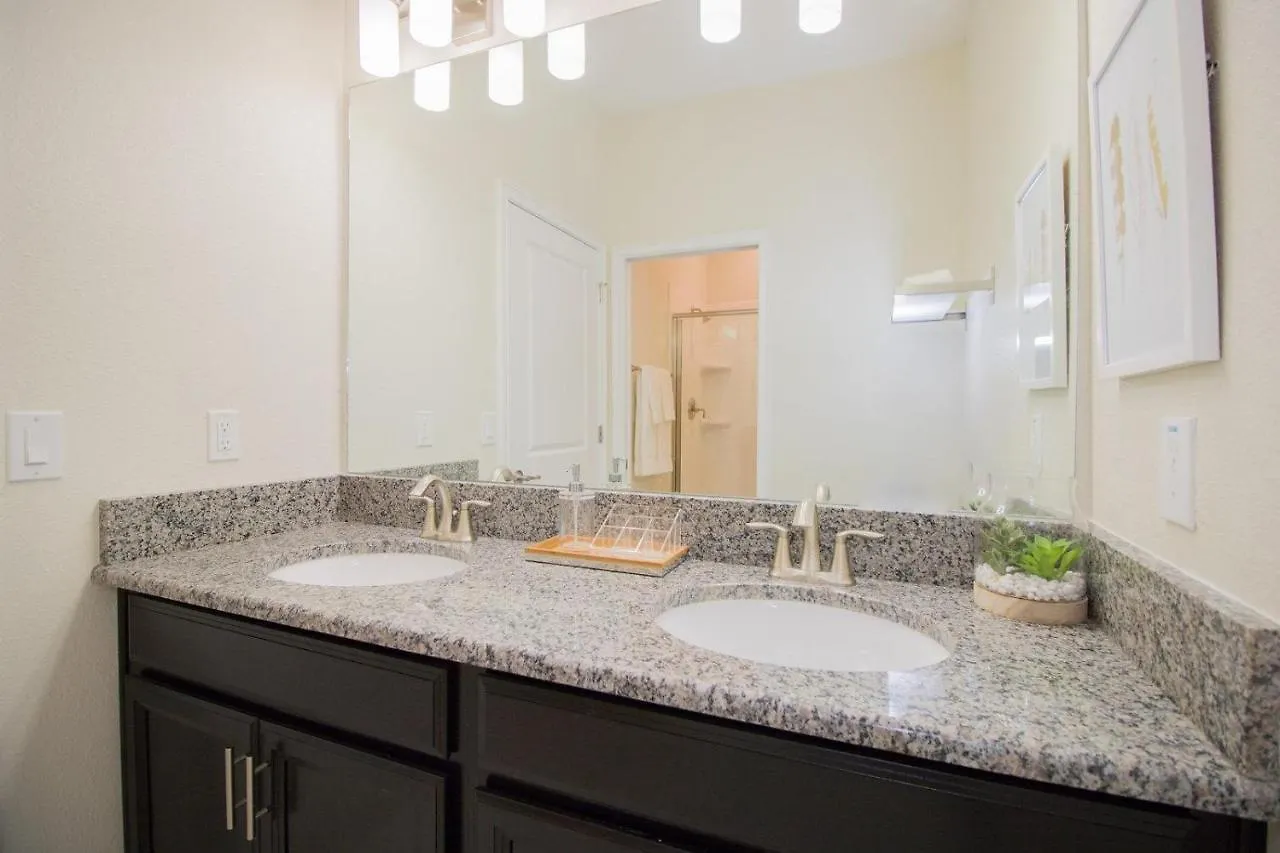 Storey Amenities Include And Private Pool Nyaraló
