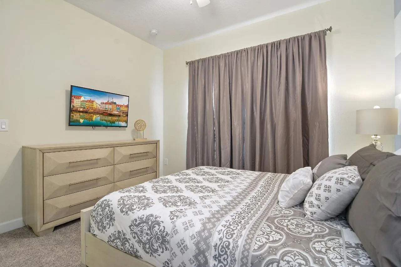Five Bedrooms W/ Gameroom And Pool 4894