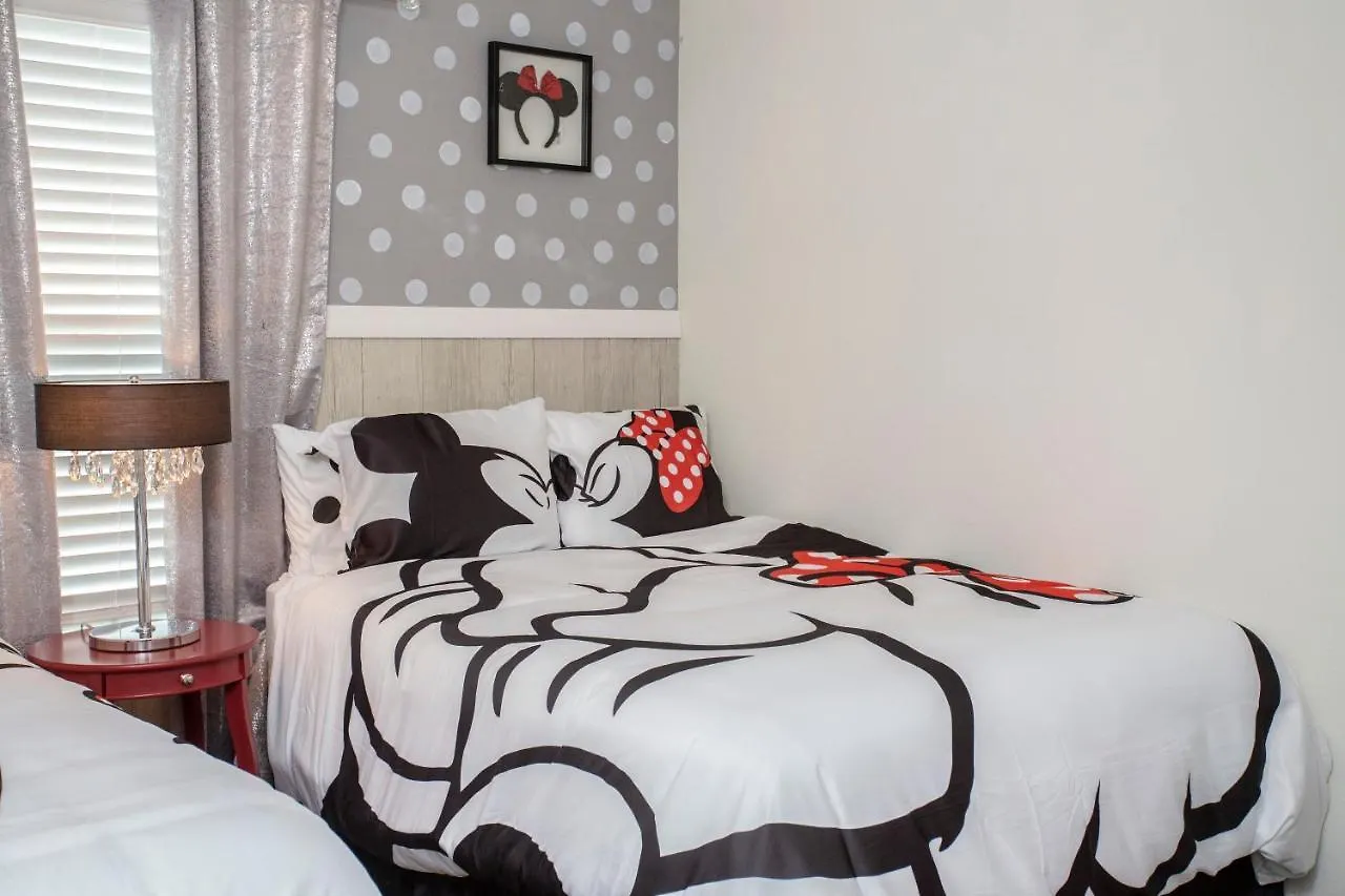 Marvelous 4 Bedroom W/ Screened Pool Close To 4977 Сasa de vacaciones