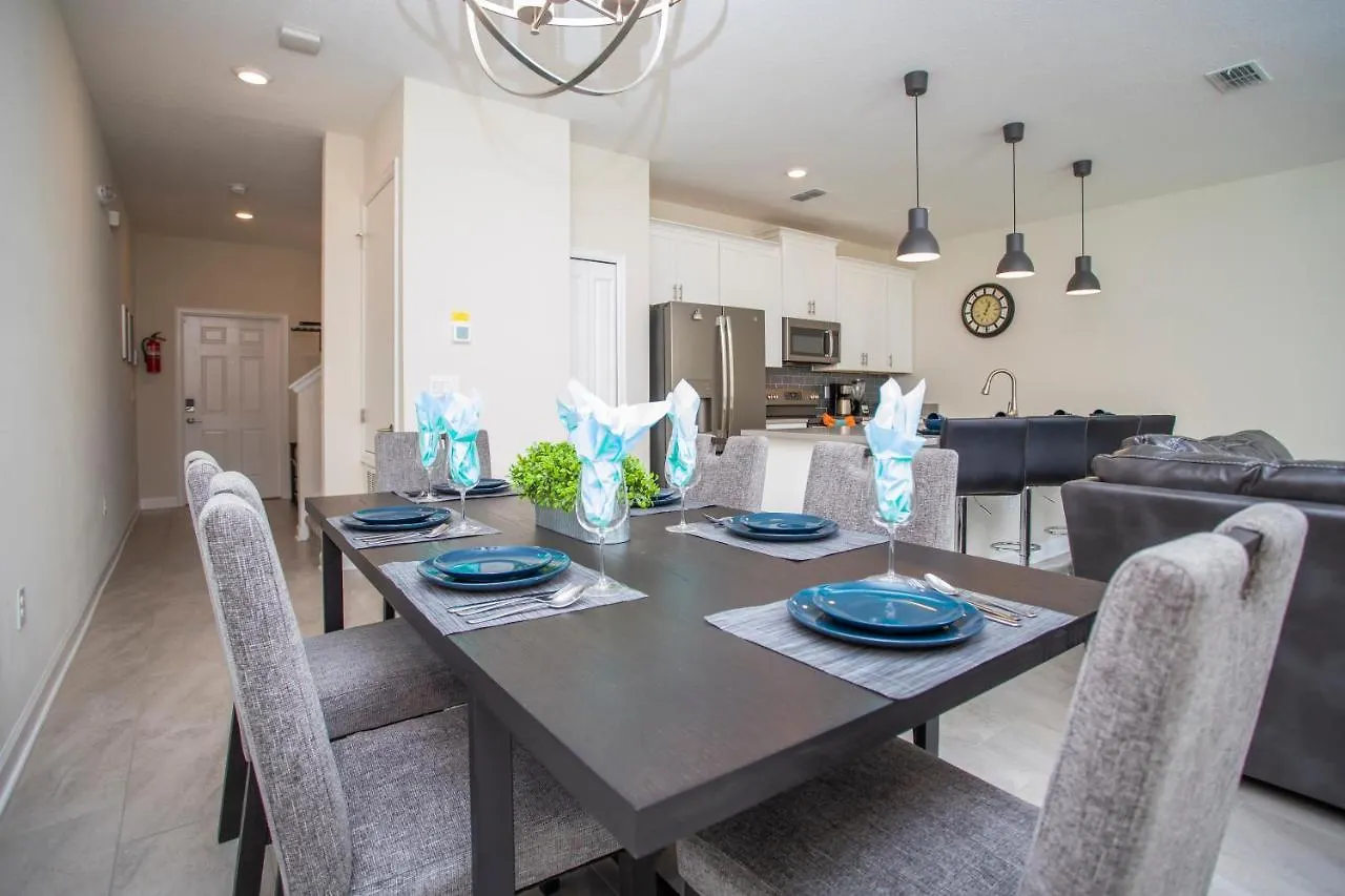 Gorgeous Four Bd W/ Pool Close To 5035 *