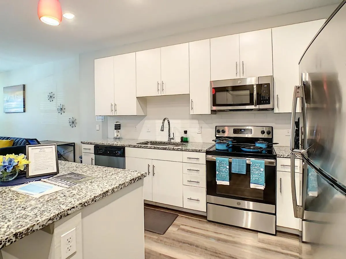 King Bed, Great Amenities, And Disney Calling You *