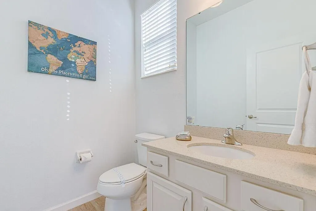 #371-stunning 6 Bed With Modern Decor, South Facing Pool And Overlooking Water *
