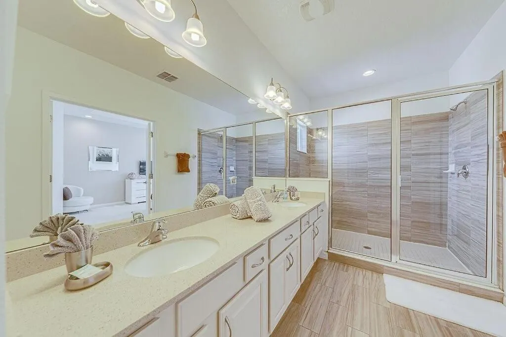Villa #371-stunning 6 Bed With Modern Decor, South Facing Pool And Overlooking Water Kissimmee