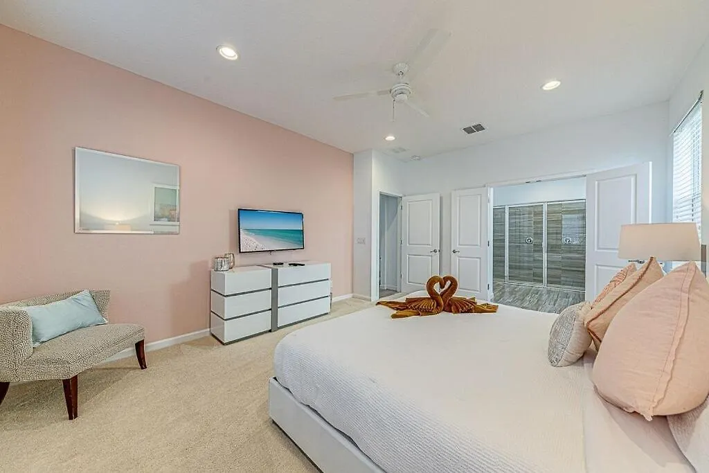 #371-stunning 6 Bed With Modern Decor, South Facing Pool And Overlooking Water Villa Kissimmee