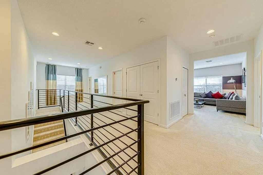 #371-stunning 6 Bed With Modern Decor, South Facing Pool And Overlooking Water *