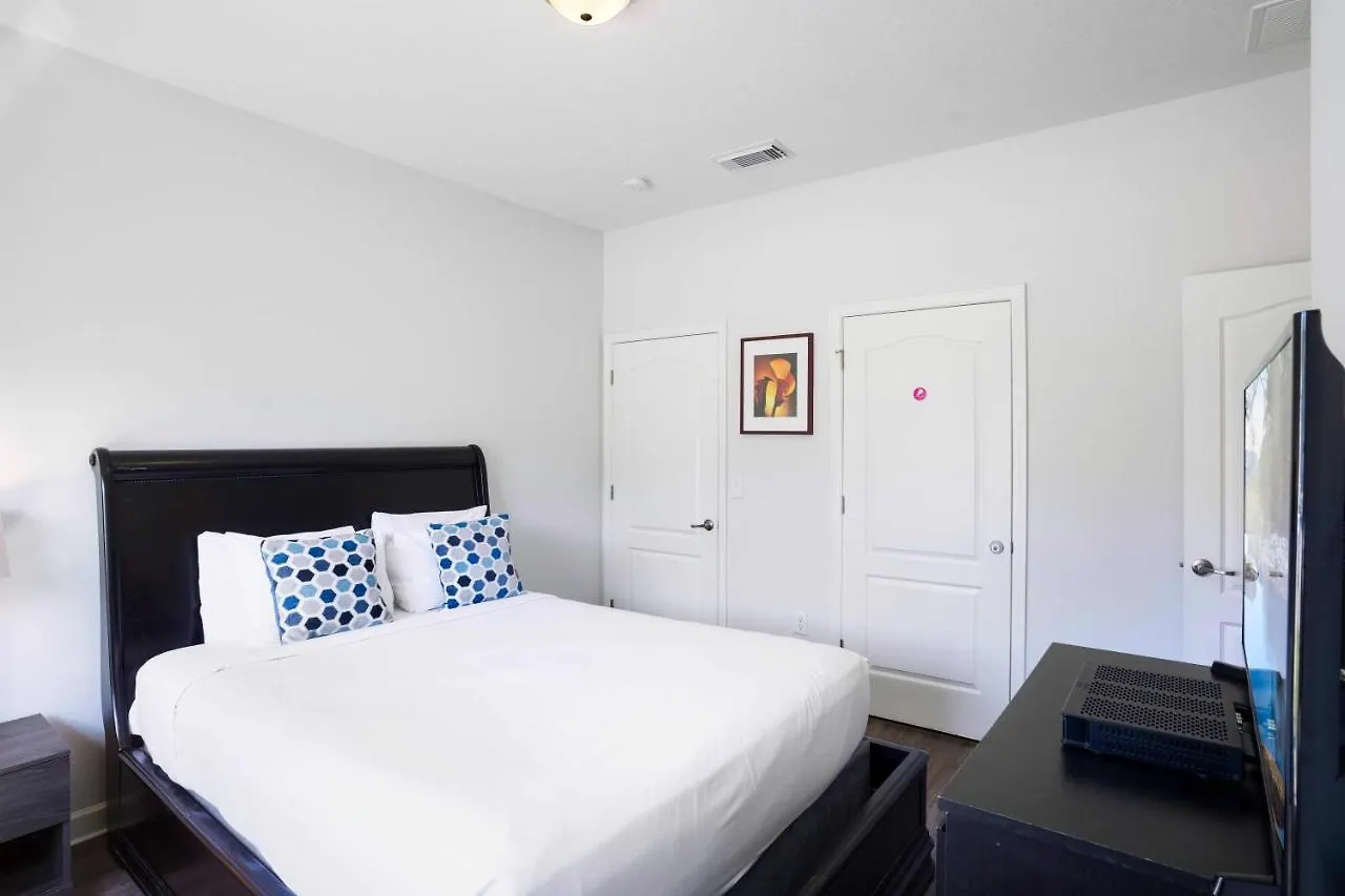 Private Pool Getaway Near Theme Parks بيت للعطل