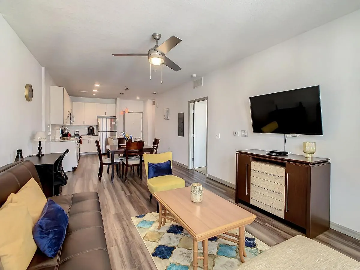 Appartement Large Apartment, Close To