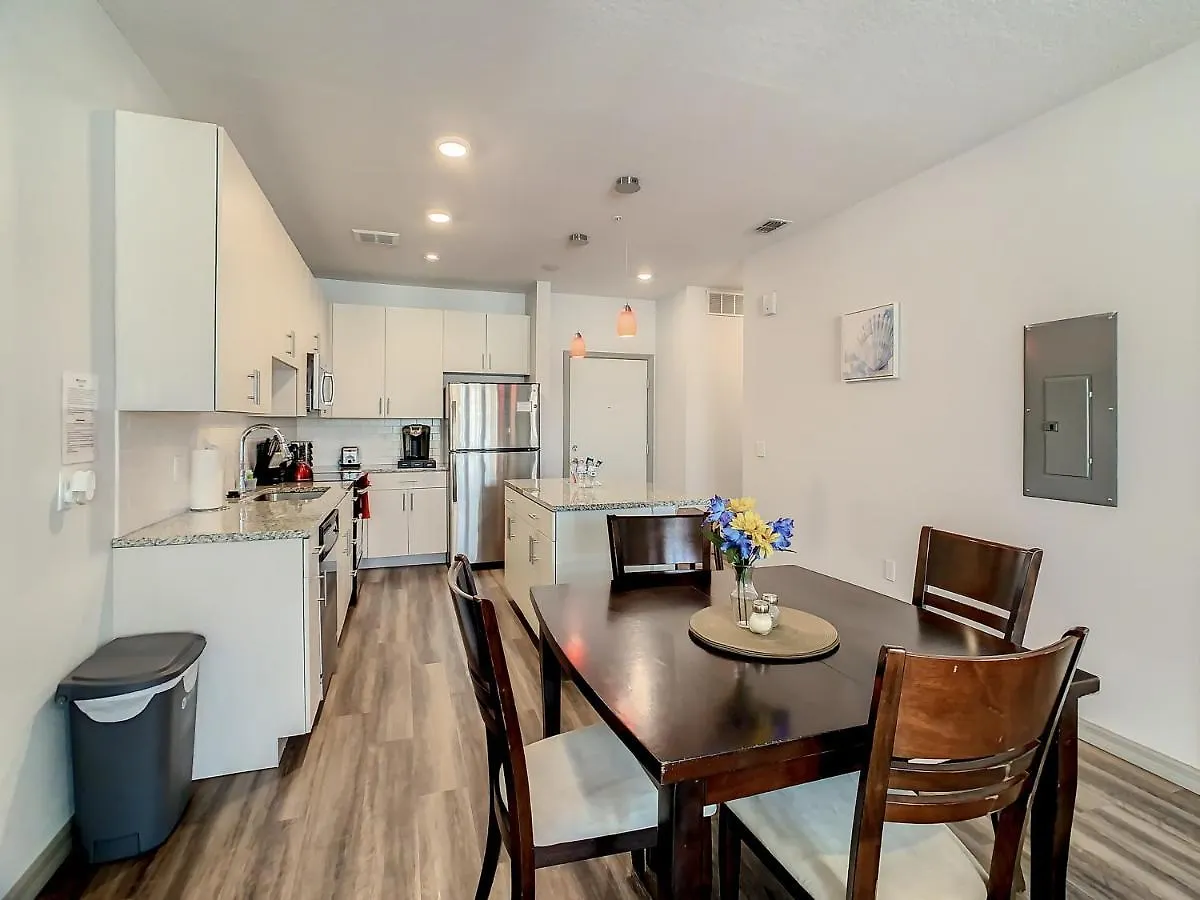 Appartement Large Apartment, Close To